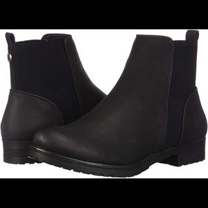 NEVER WORN - Steve Madden Rosetta Chelsea Boots